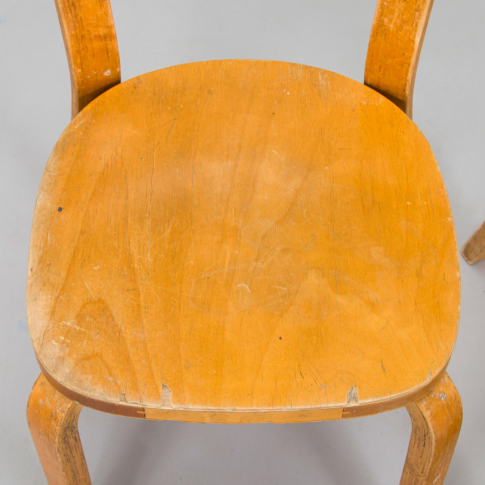 Alvar Aalto, stolar, ett par, modell 69, O.Y. Huonekalu- ja Rakennustyötehdas A.B. 1900-talets mitt.