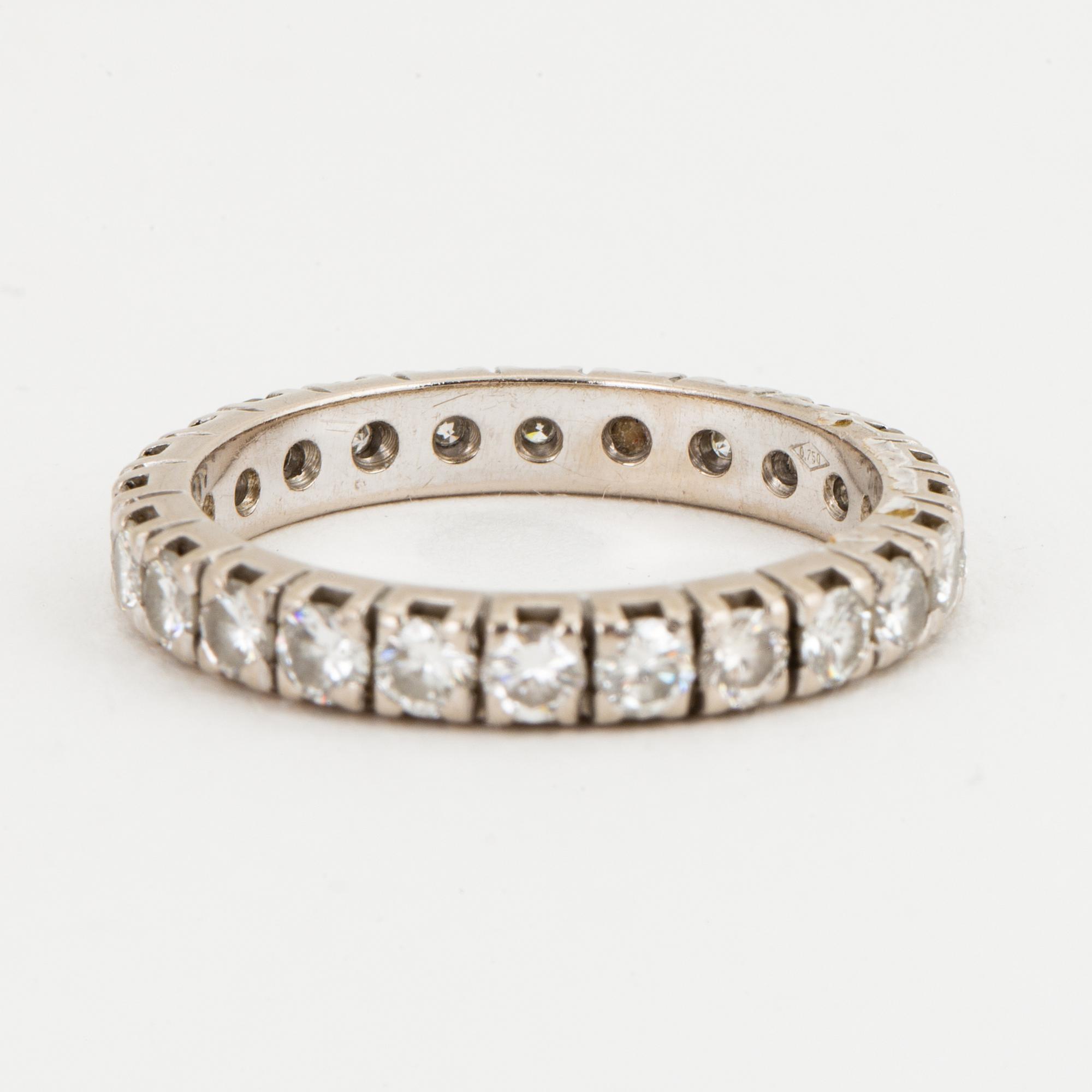 FULL ETERNITY RING, 18K white gold with 24 diamonds approx. 1.20 cts.
