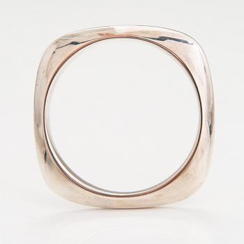 TIFFANY & CO, A sterling siler bangle.