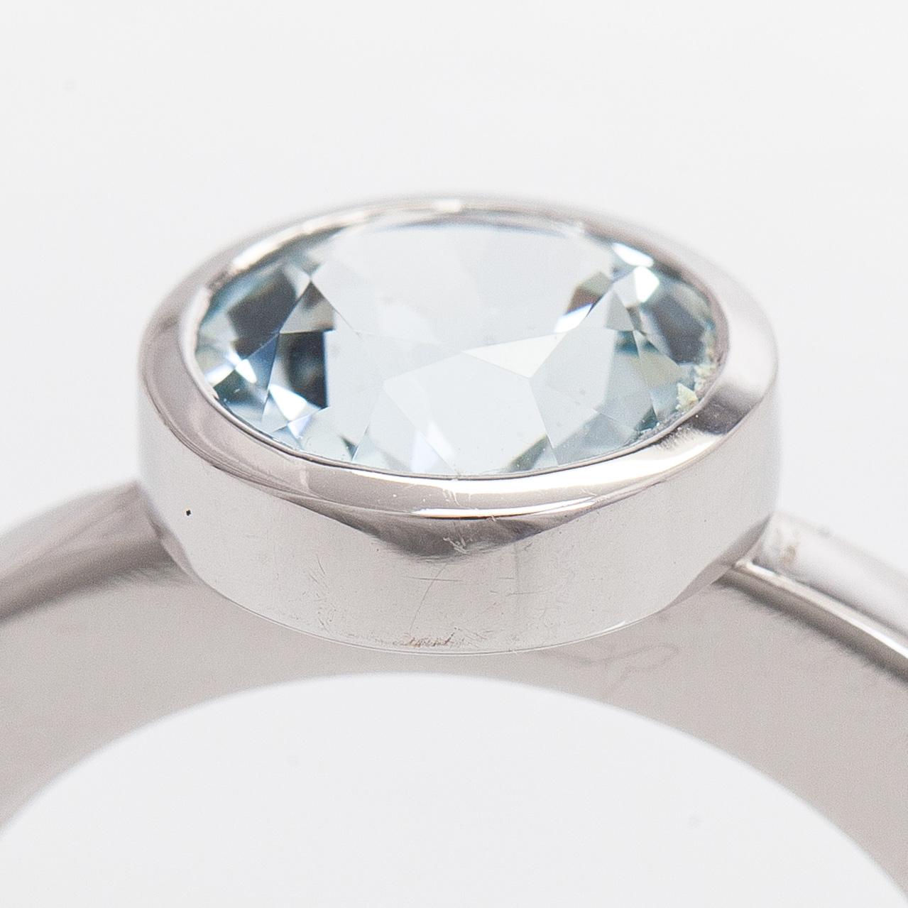 Efva Attling, ring, fasettslipad akvamarin, 18K vitguld.