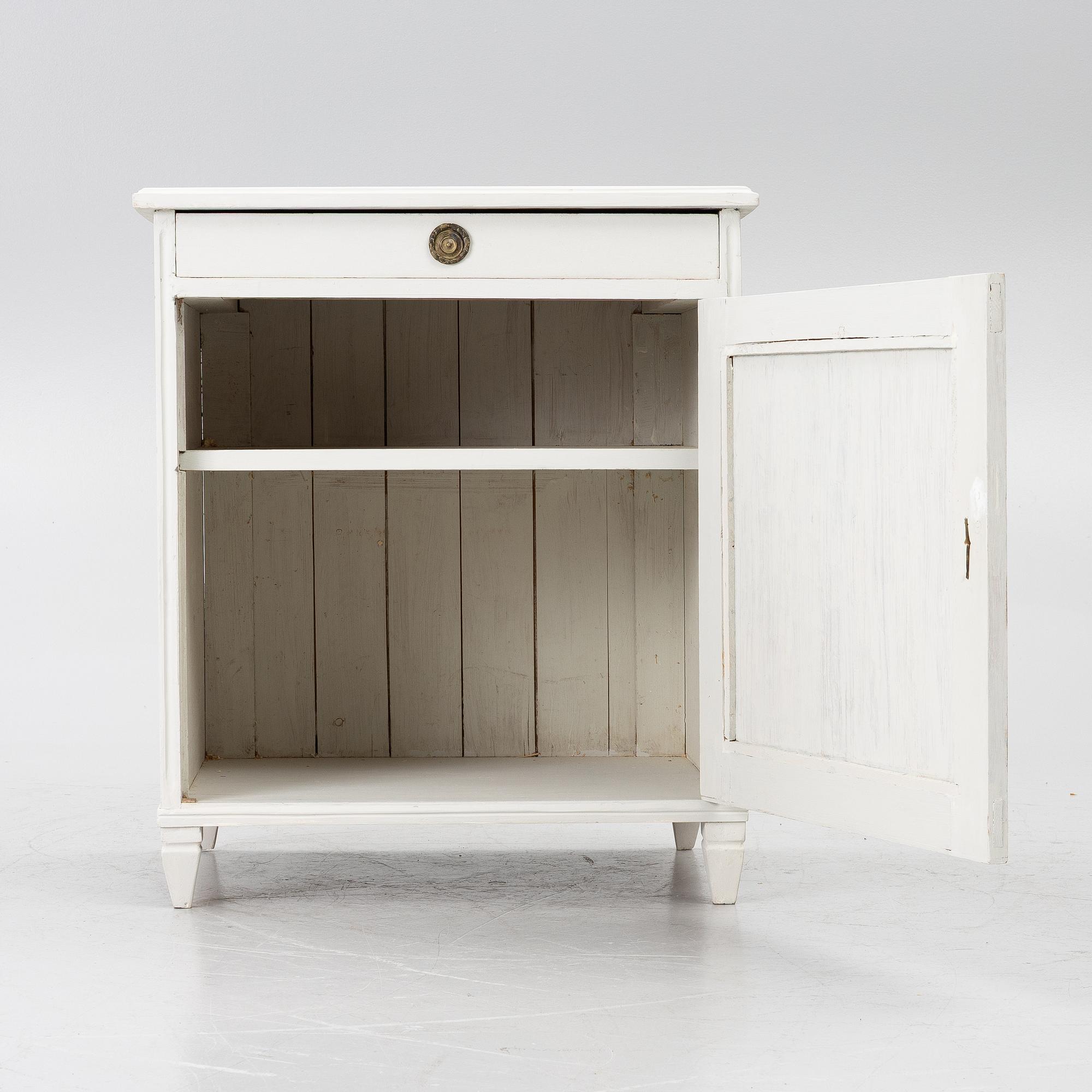 Chest of drawers/cabinet, Gustavian style, mid-20th century.