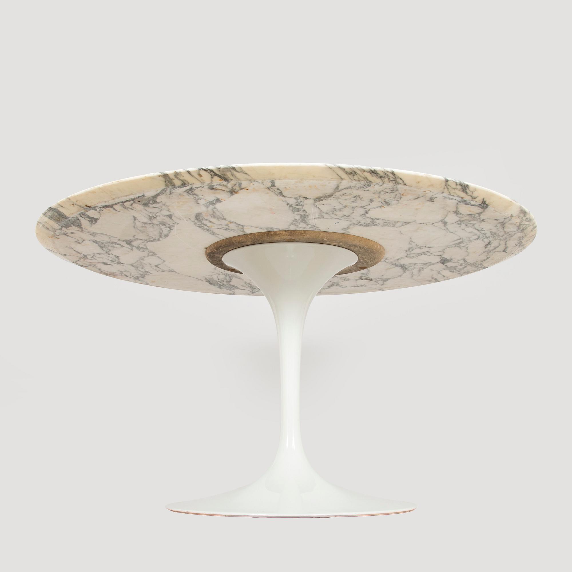 Eero Saarinen, A mid-20th century  'Tulip' dining table, for Artek, manufactured under licens by Billnäs factory.