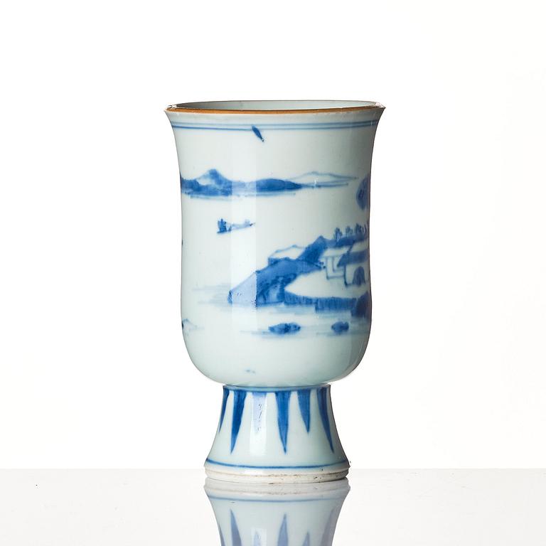 A blue and white goblet, Transition, 17th century.
