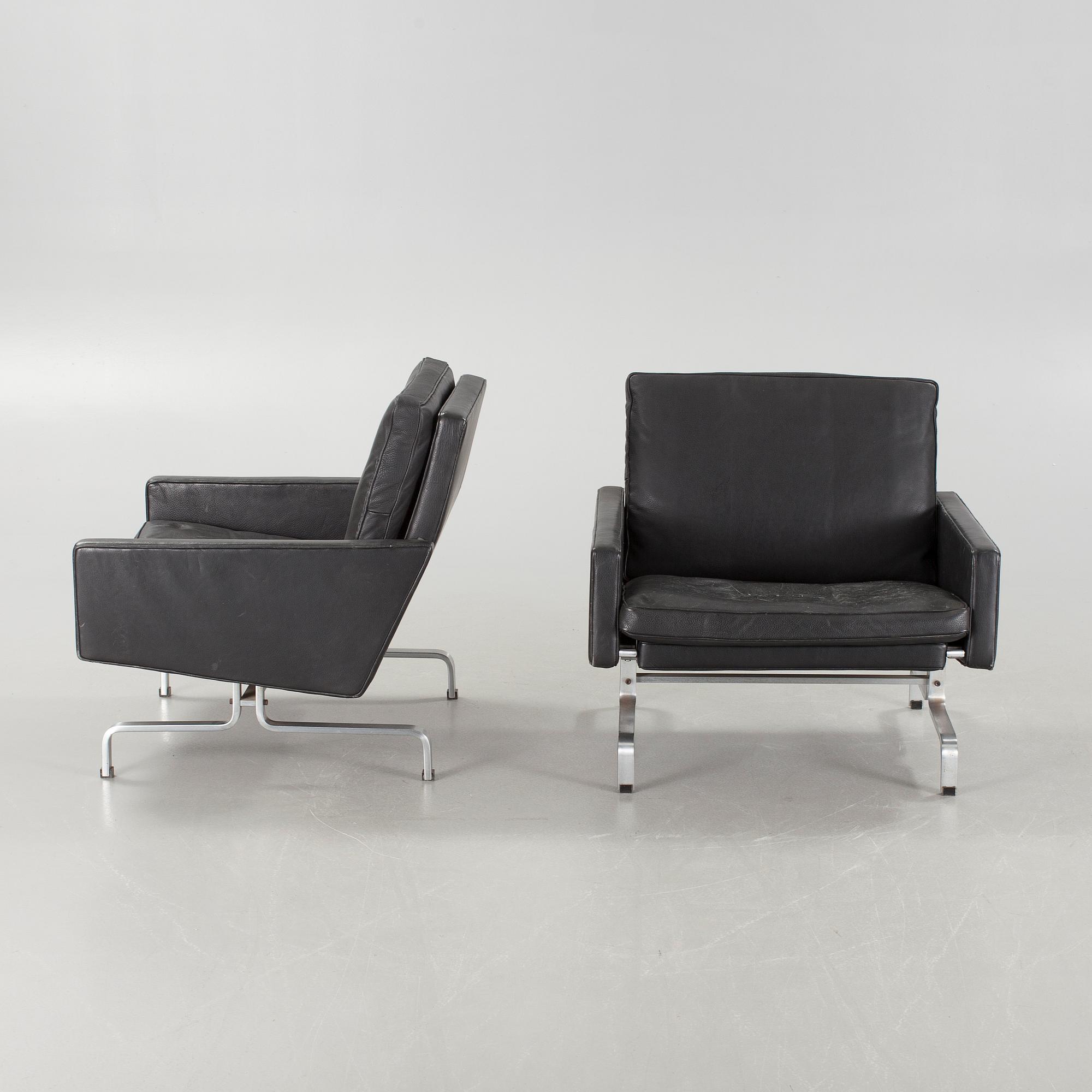 A pair of "PK31" chairs, designed by Poul Kjaerholm, one labeled Frtiz Hansen, 1983.