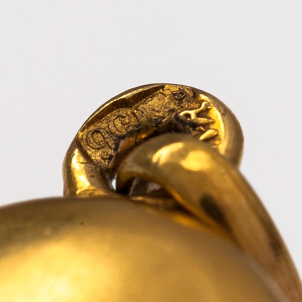 Medaljonki, 14K kultaa, rubiini ja denamtoiidigranaatti. Pietari, 1908-26.