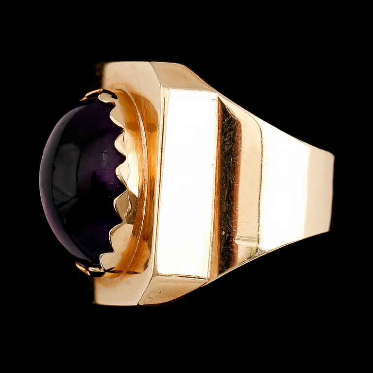 RING, 18 k guld och ametist, 1964. Vikt ca 8 g.
