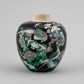 A famille noire jar, late Qing dynasty.