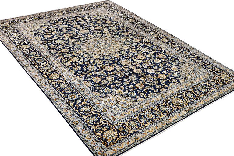 A Kashan carpet, c. 343 x 236 cm.