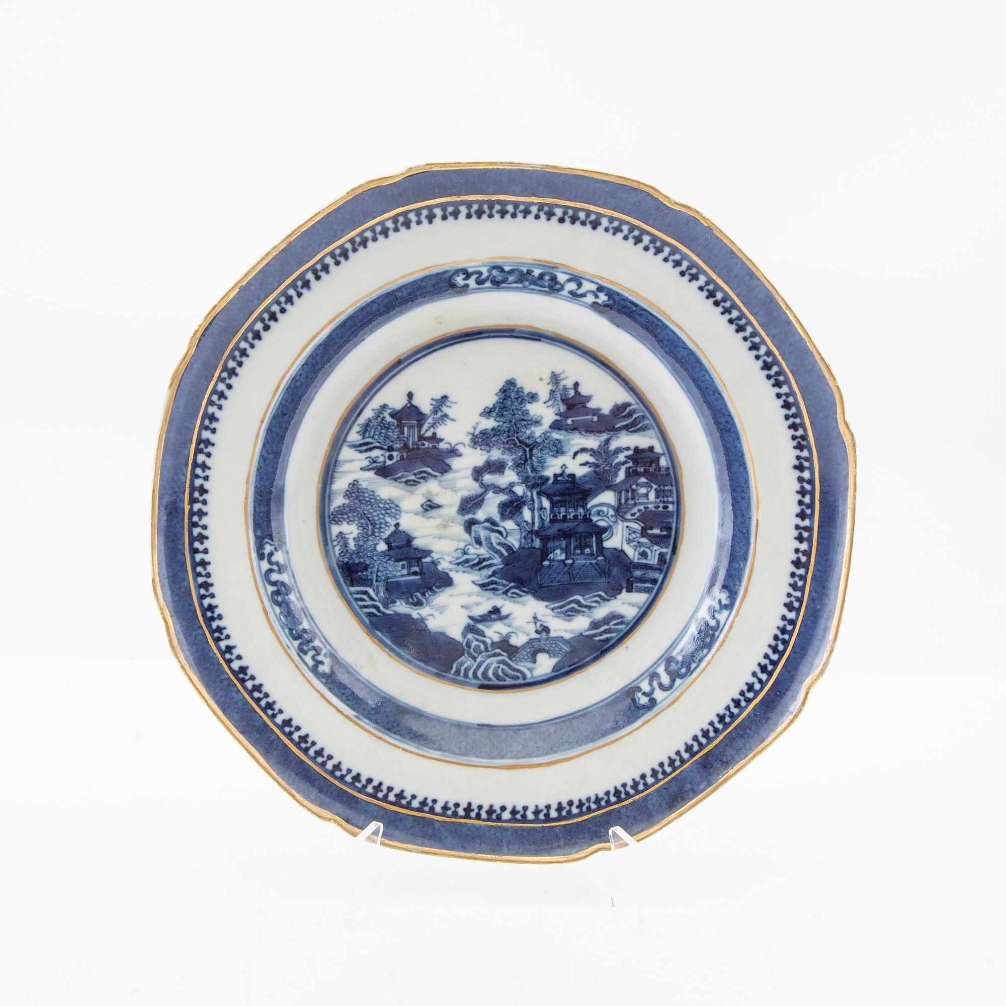 Deep plates, 12 pcs, China Qianlong (1736-95) porcelain.