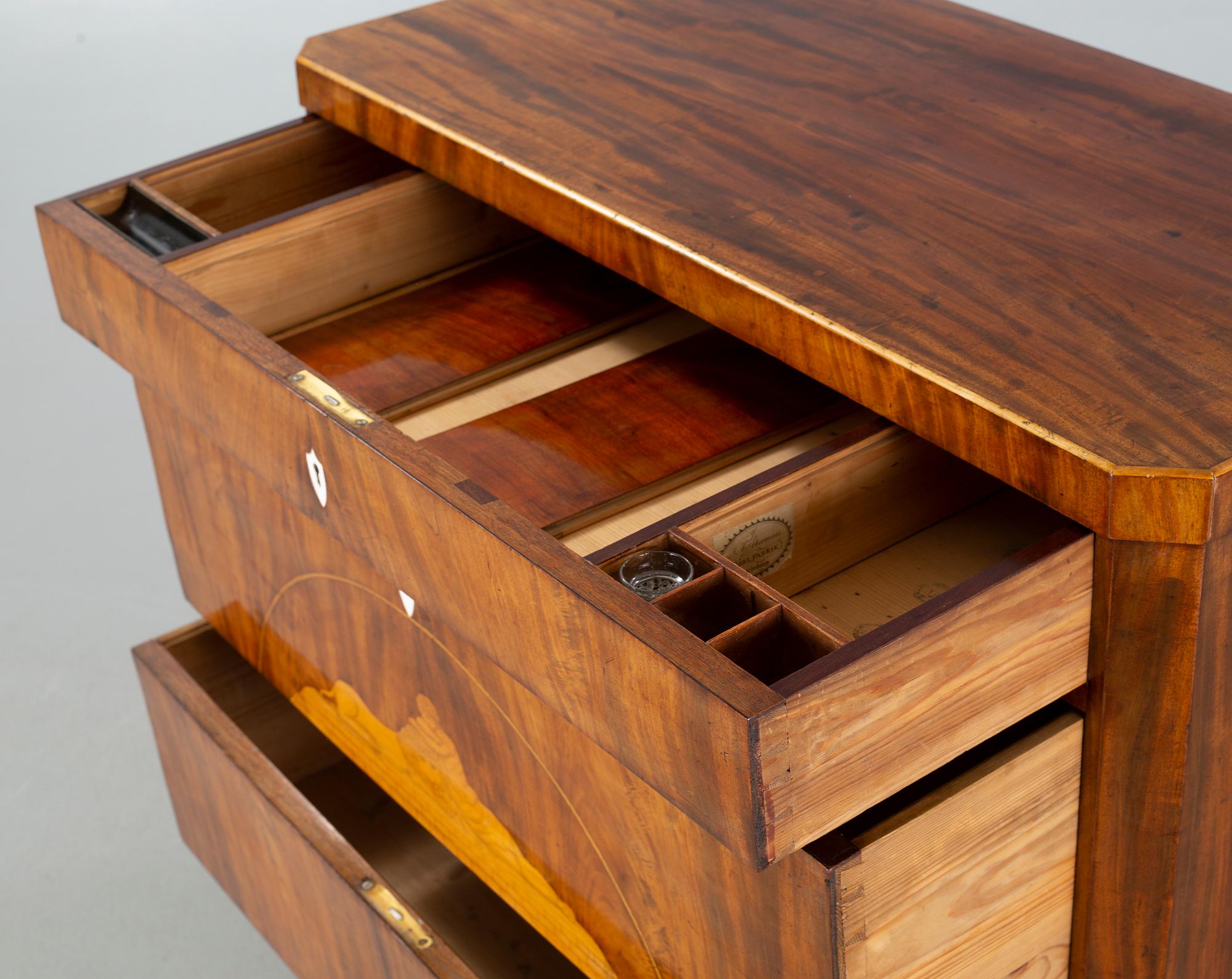 BYRÅ, empir, J. A. Åkerman, etikettsignerad, Göteborg, daterad 1819.