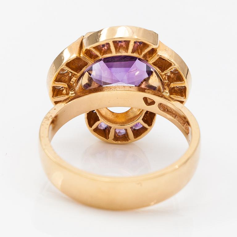 An 18K gold ring "Catherine Jagellion" with amethysts and diamonds ca. 0.37 ct in total. Ofelia Jewelry, Helsinki 1998.