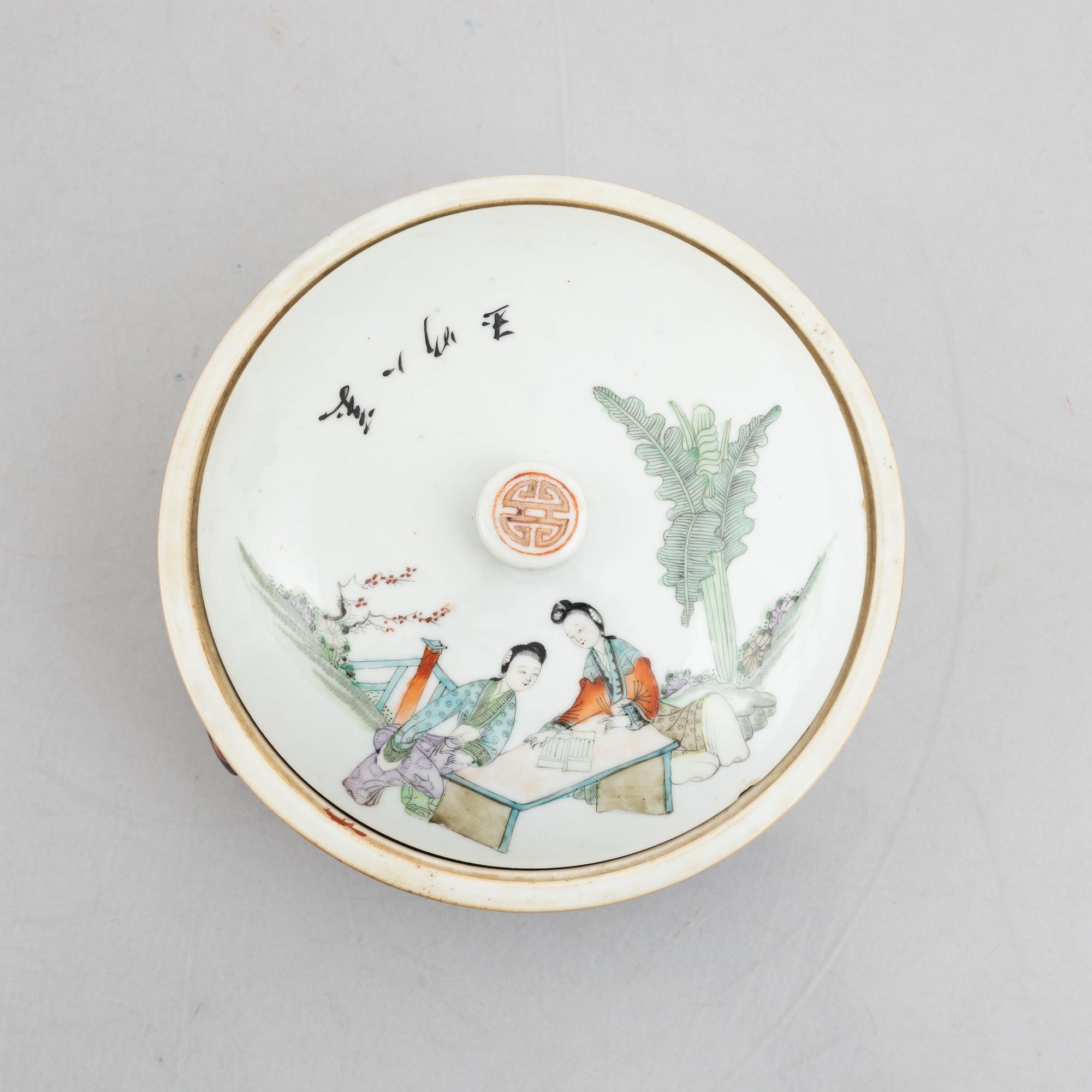 Karott med lock, porslin, Kina, sen Qing dynasti, 1800/1900-tal.