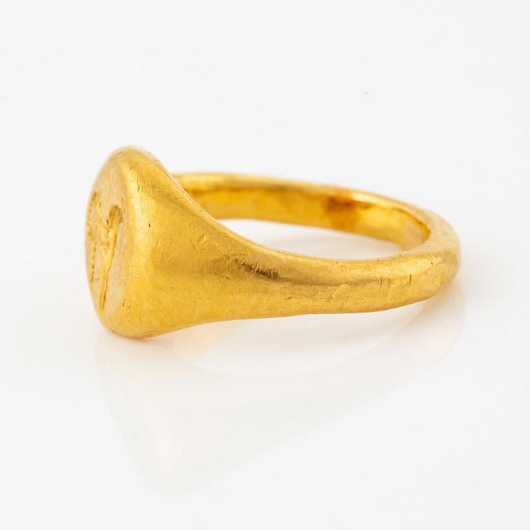 A possibly Egyptian gold signet ring from the Greco-Roman era.