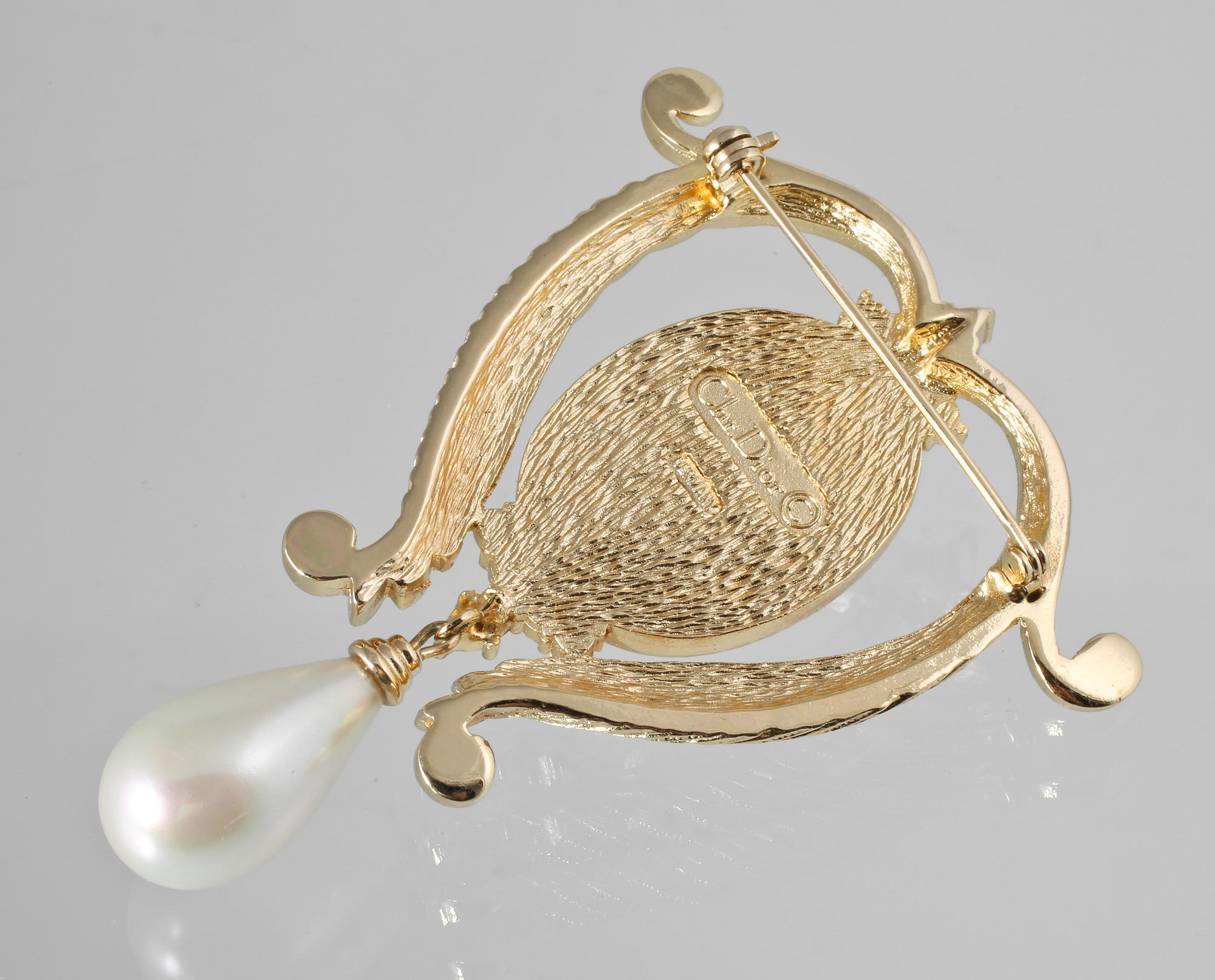 BROSCH, Christian Dior.