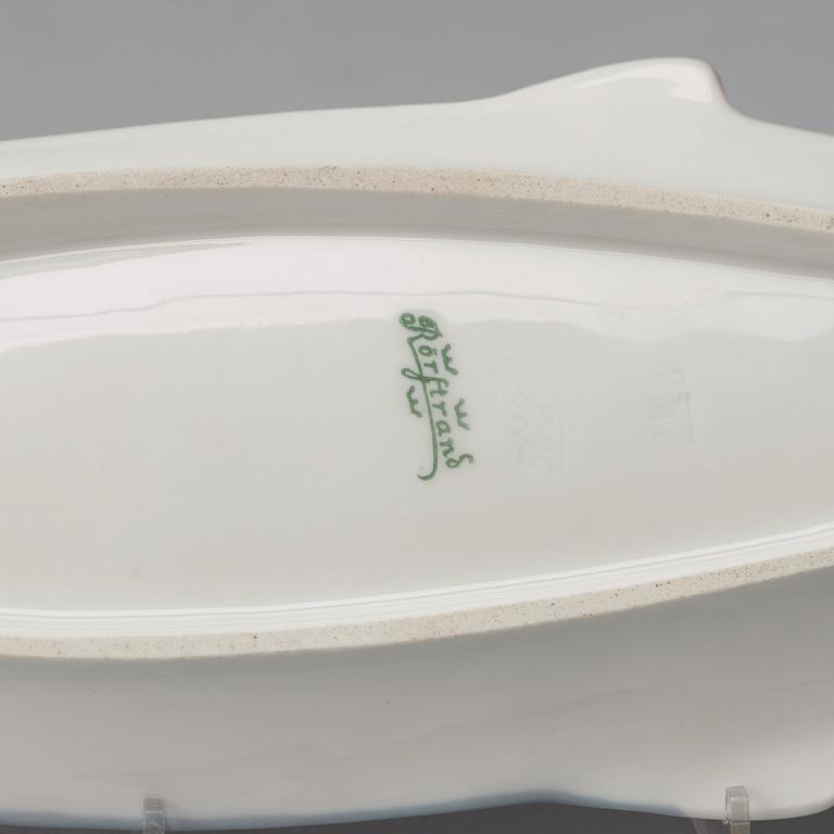 Alf Wallander, servisdelar, 21 st "Iris" samt tre små fiskfat, porslin, Rörstrand, jugend.