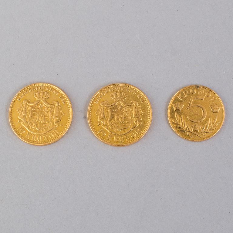 3 Swedish gold coins, kings Oscar II and Gustav V. Weight 11 grams.