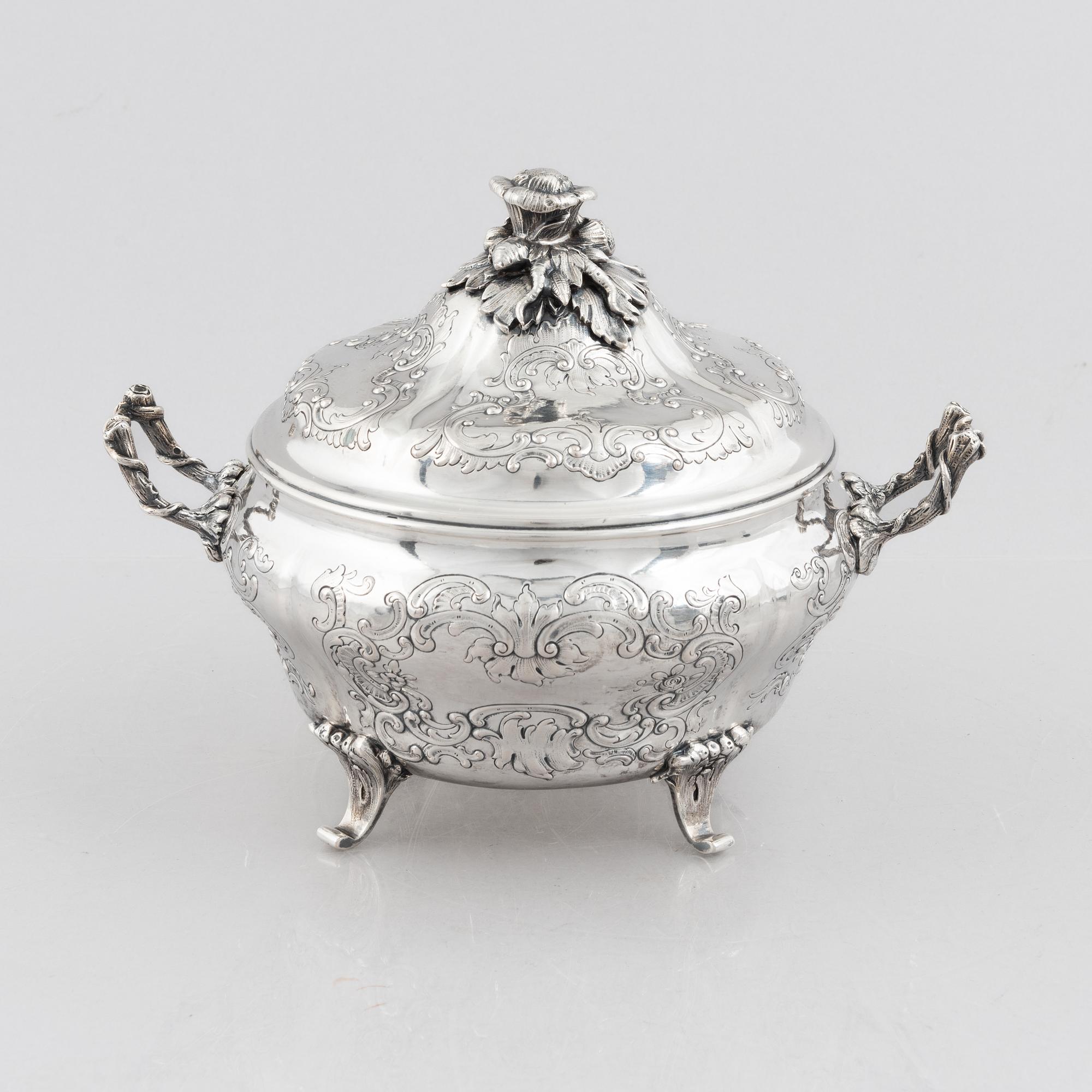 A silver tureen with lid, French export mark, Rococo style, circa 1900.