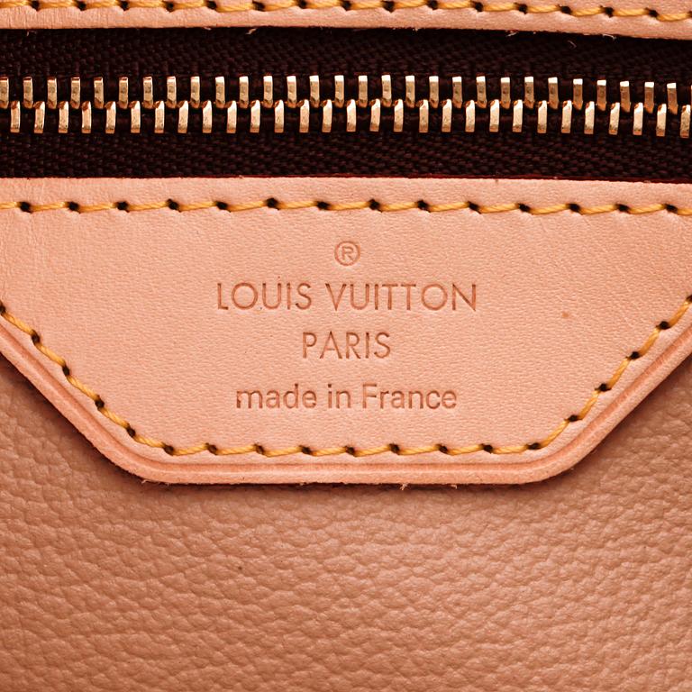 LOUIS VUITTON, a monogram canvas shoulder bag "Petite Bucket".