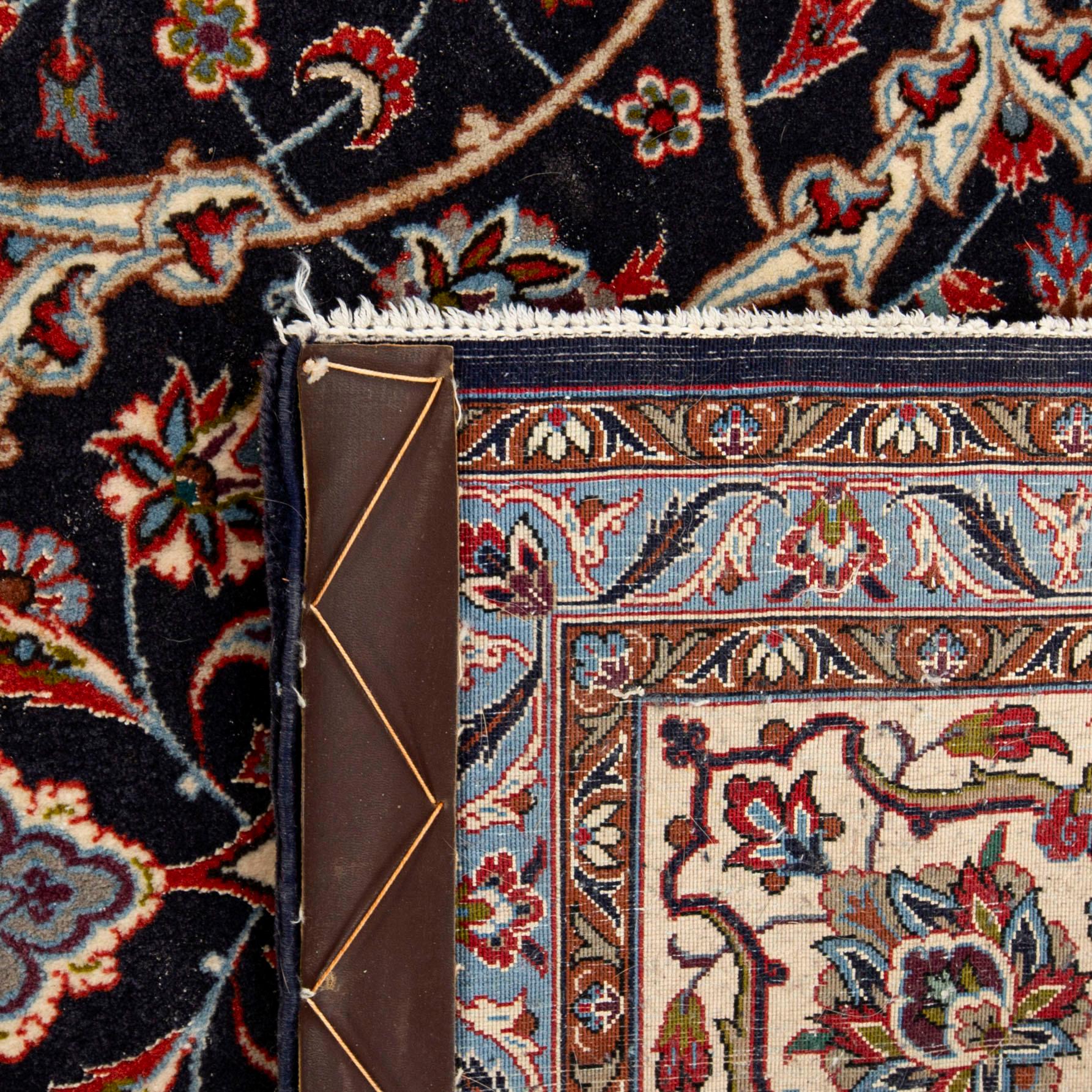 Carpet Isfahan old/semi-antique approx. 240x160 cm.