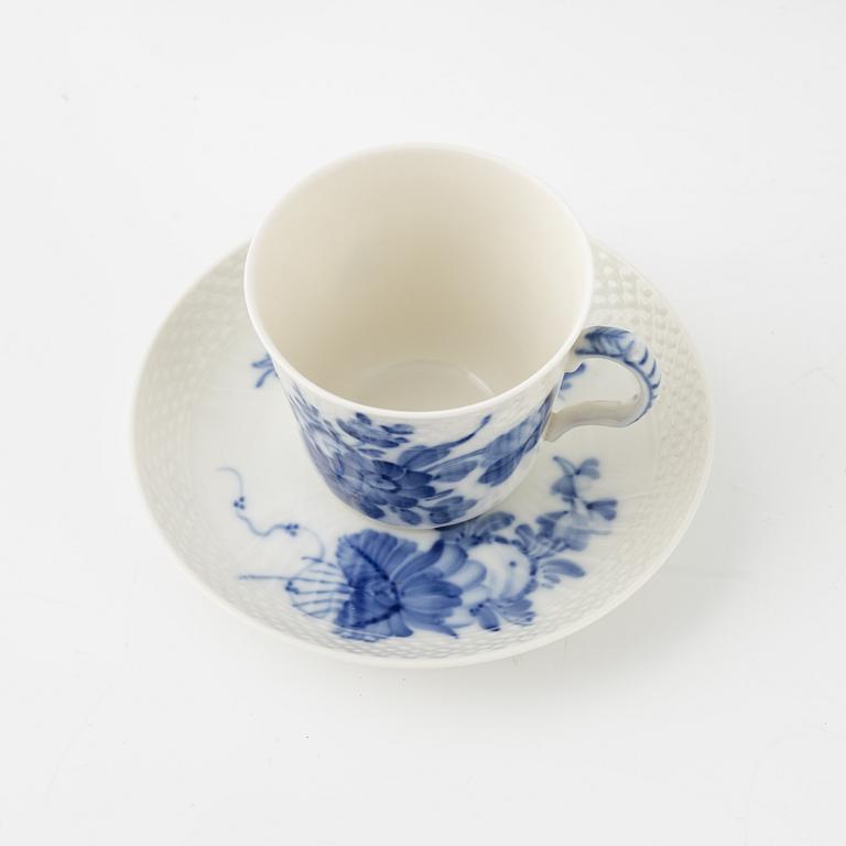 Royal Copenhagen, mat-och kaffeservis, 72 delar, porslin, "Blå blomst", Danmark.