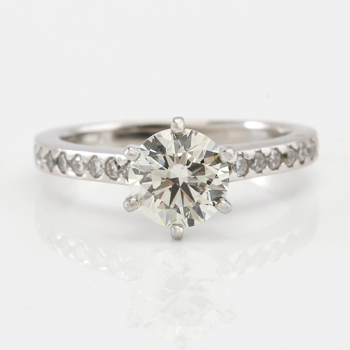 Ring platina med runda briljantslipade diamanter, Giraux Fine Jewelry San Francisco USA, GIA report.