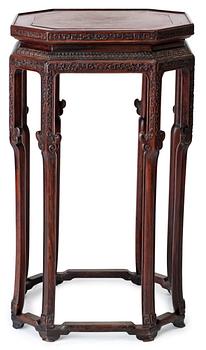 A piedestal table, Qing dynasty (1644-1912).
