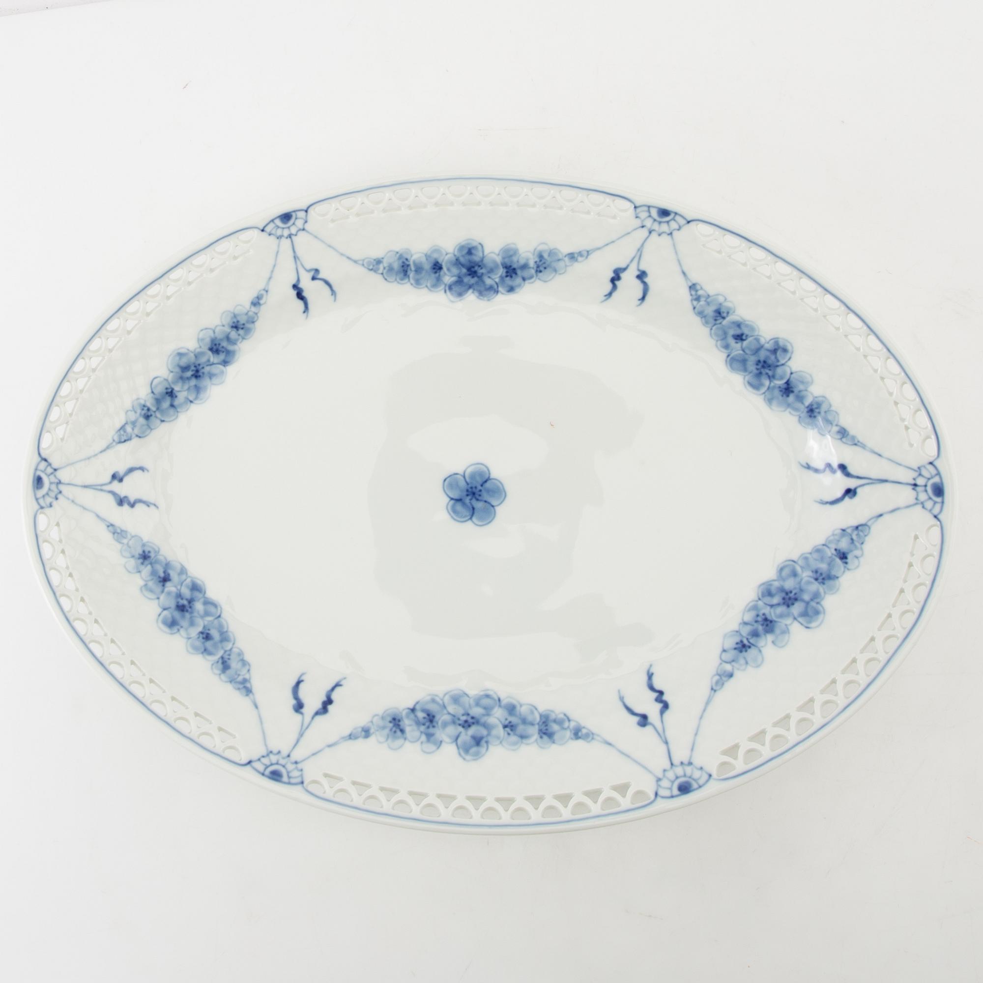 Harriet Bing, service, 30 pieces, "Empire", Bing & Grøndahl, Denmark.