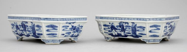 YTTERFODER, ett par, porslin, Kina 1800-tal.