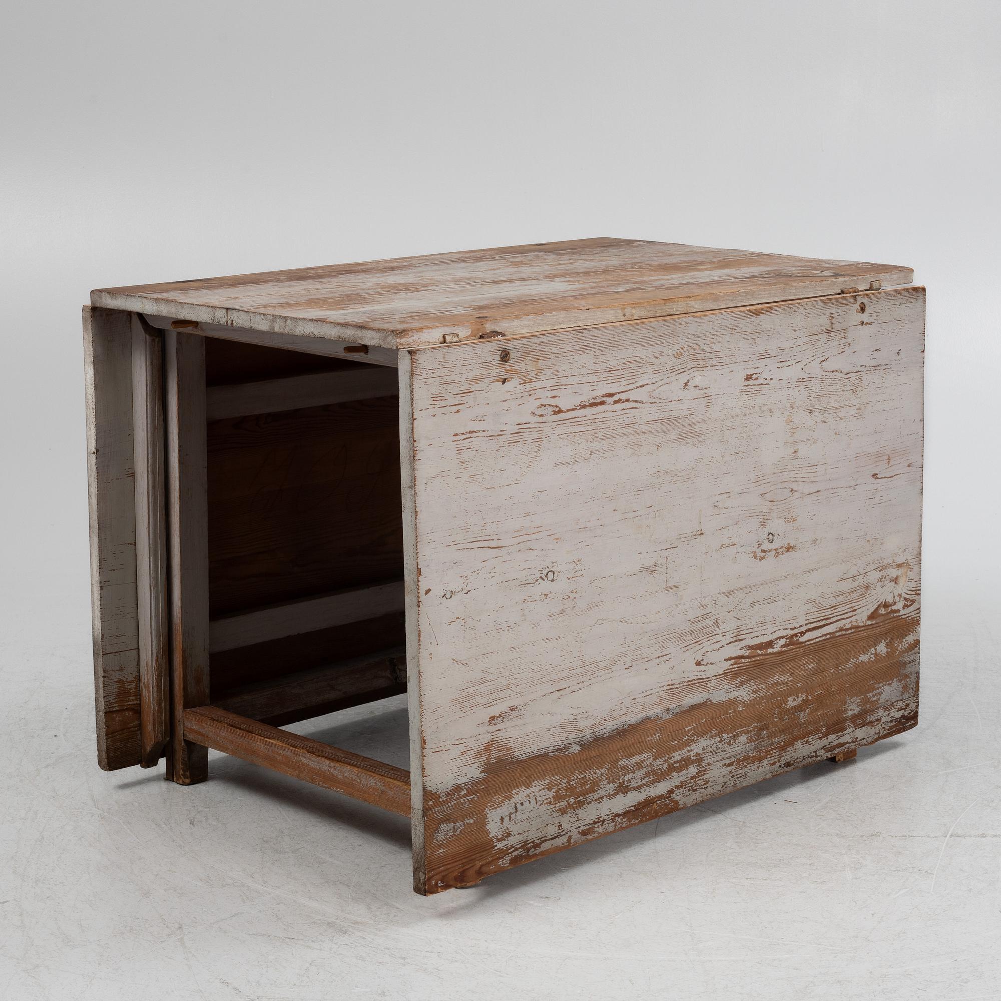 A painted gate leg table, 19th Century.