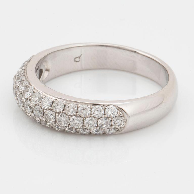 Brilliant-cut diamond half eternity ring, ca 0,83 ct.