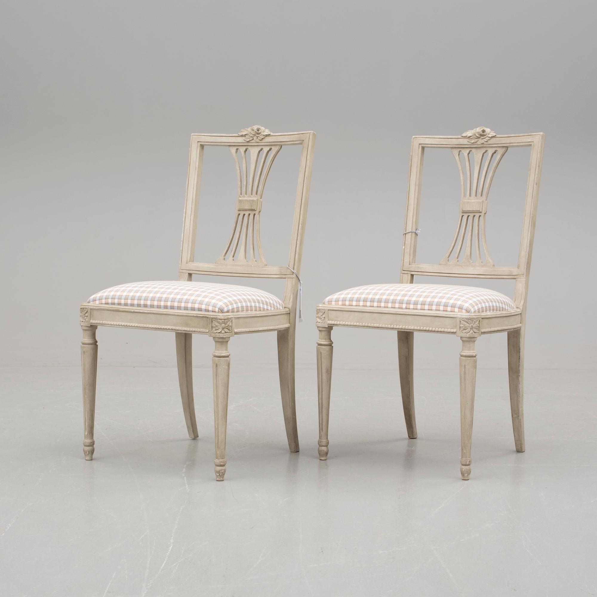 STOLAR, ett par, gustaviansk stil, 1900-tal.