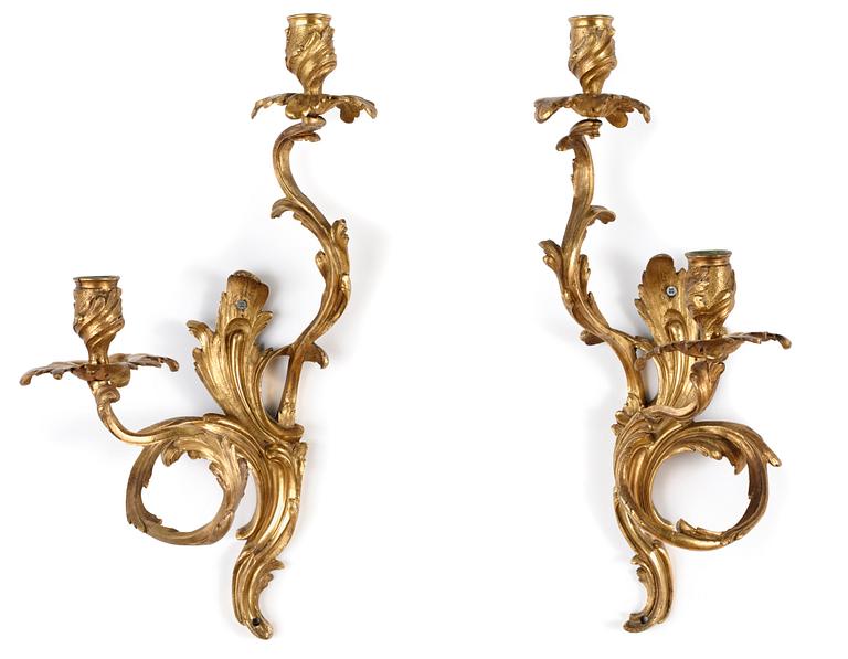 APPLIQUER, för två ljus, ett par. Frankrike, 1700-talets mitt. Louis XV.