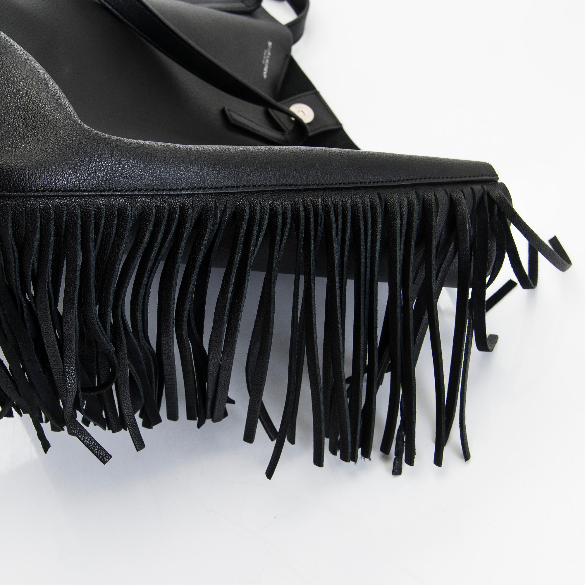 Saint Laurent, a 'Sac shopping' bag.