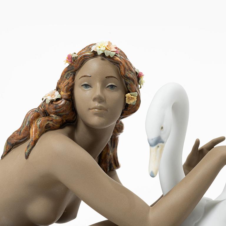 Miguel Angel Santaeulalia, figurine, "Leda and the Swan", Lladró, Spain.