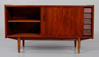 SIDEBOARD, Nils Jonsson, Troeds, 1900-talets tredje kvartal.