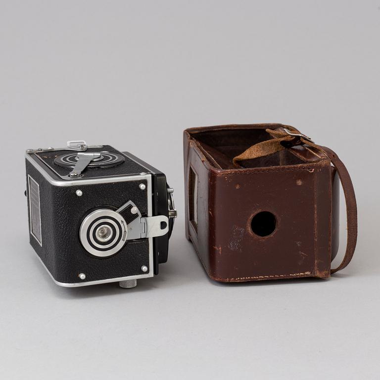 A german Rolleiflex Automat Model 2 no 1086109 with Jena Tessar 1:3,5 f=7,5 cm. 1939 - 1945.