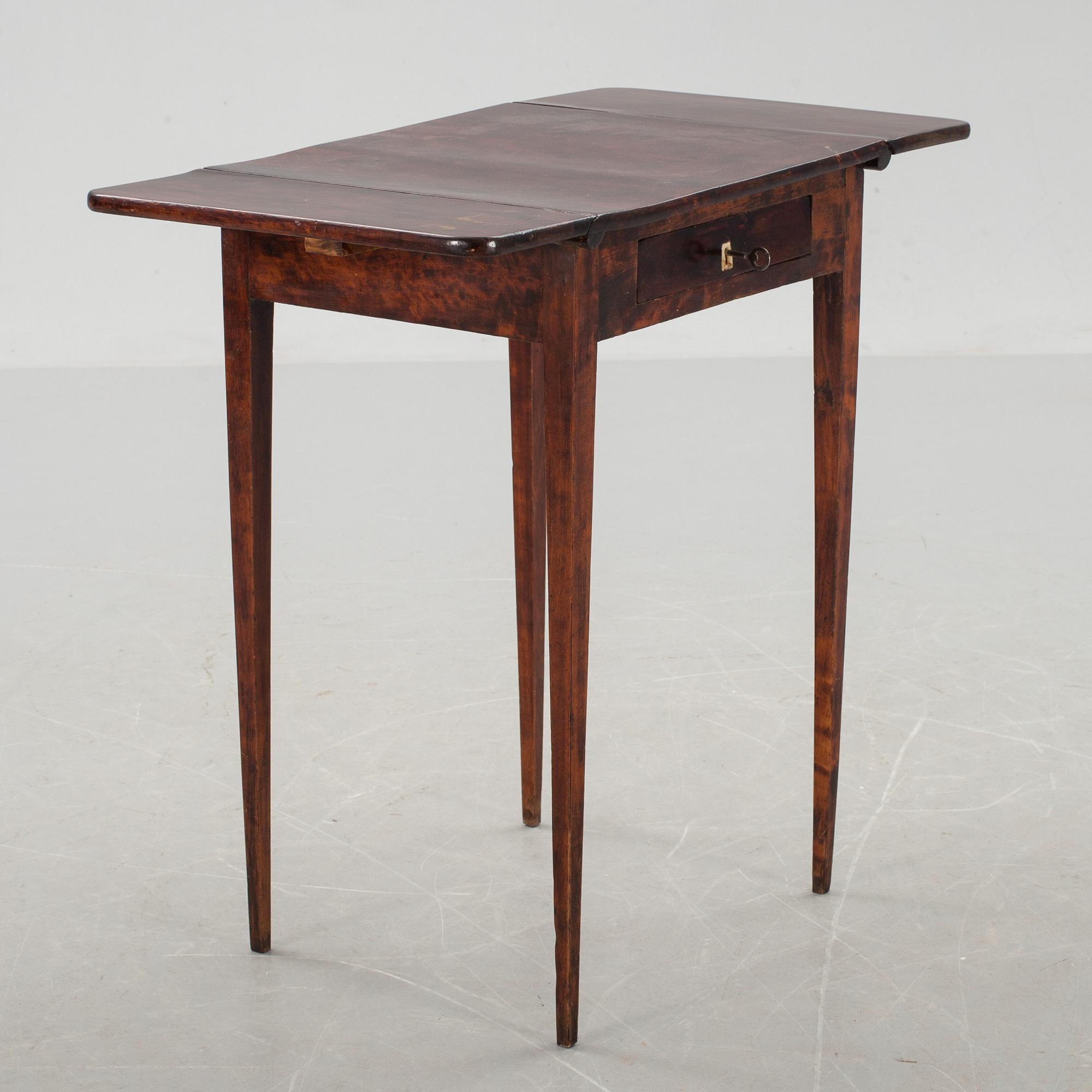 MINDRE KLAFFBORD. 1800-TAL.