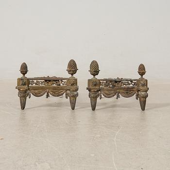 Eldhundar, ett par, sengustaviansk stil.