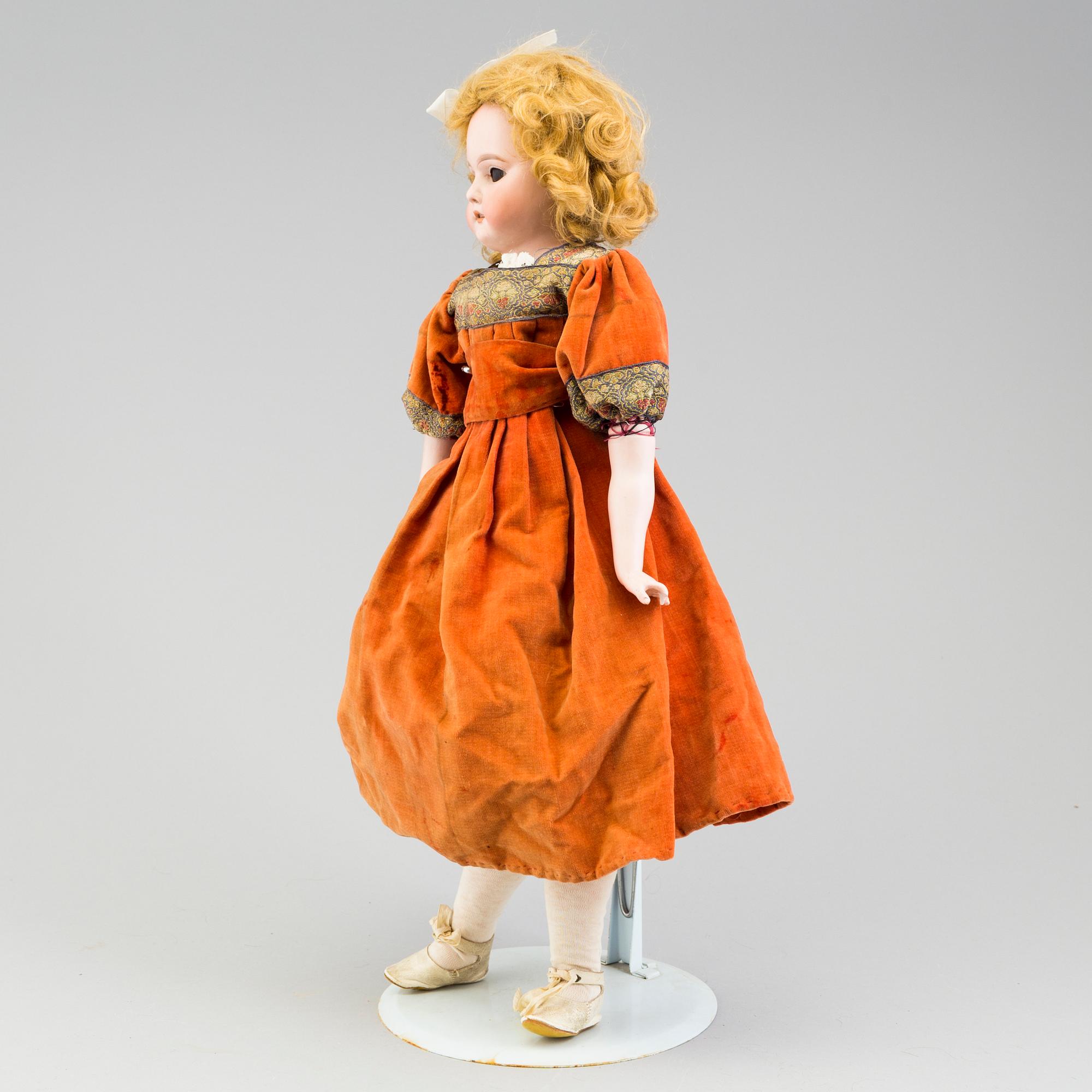 a Armand Marseille porcelaine doll from around 1900.