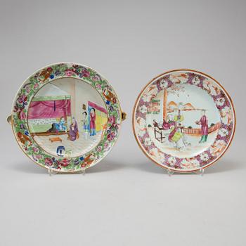 Three chinese famille rose dishes and one hot water dish, 18th and 19th century.