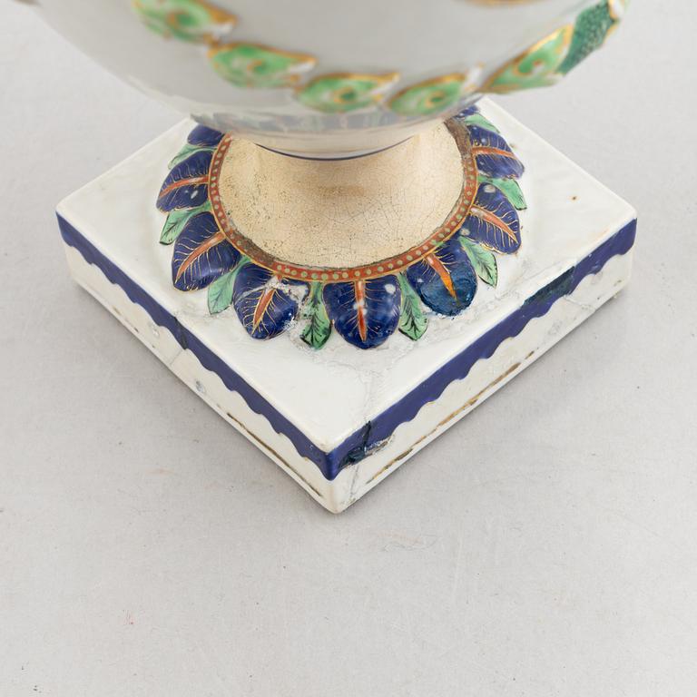 A famille rose 'Chinese Export' jar with cover, Qing dynasty, Qianlong (1736-95).