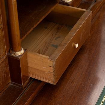 Skrivbord med uppsats, gustaviansk stil, 1900-tal.