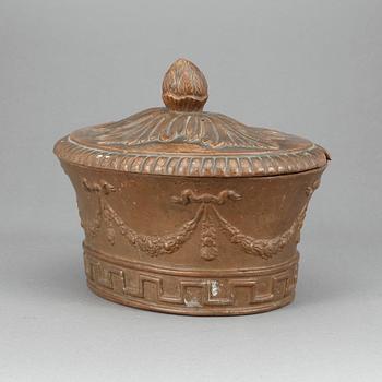 PASTEJFORMAR, lergods, empire, 1800-talets första hälft.