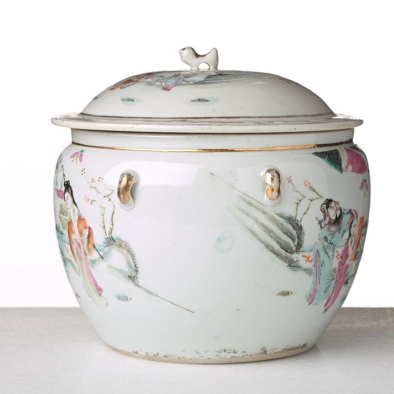 A famille rose pot with cover, Qing dynasty, circa 1900.