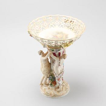 A porcelain centerpiece from Meissen, made in the late 19th century.