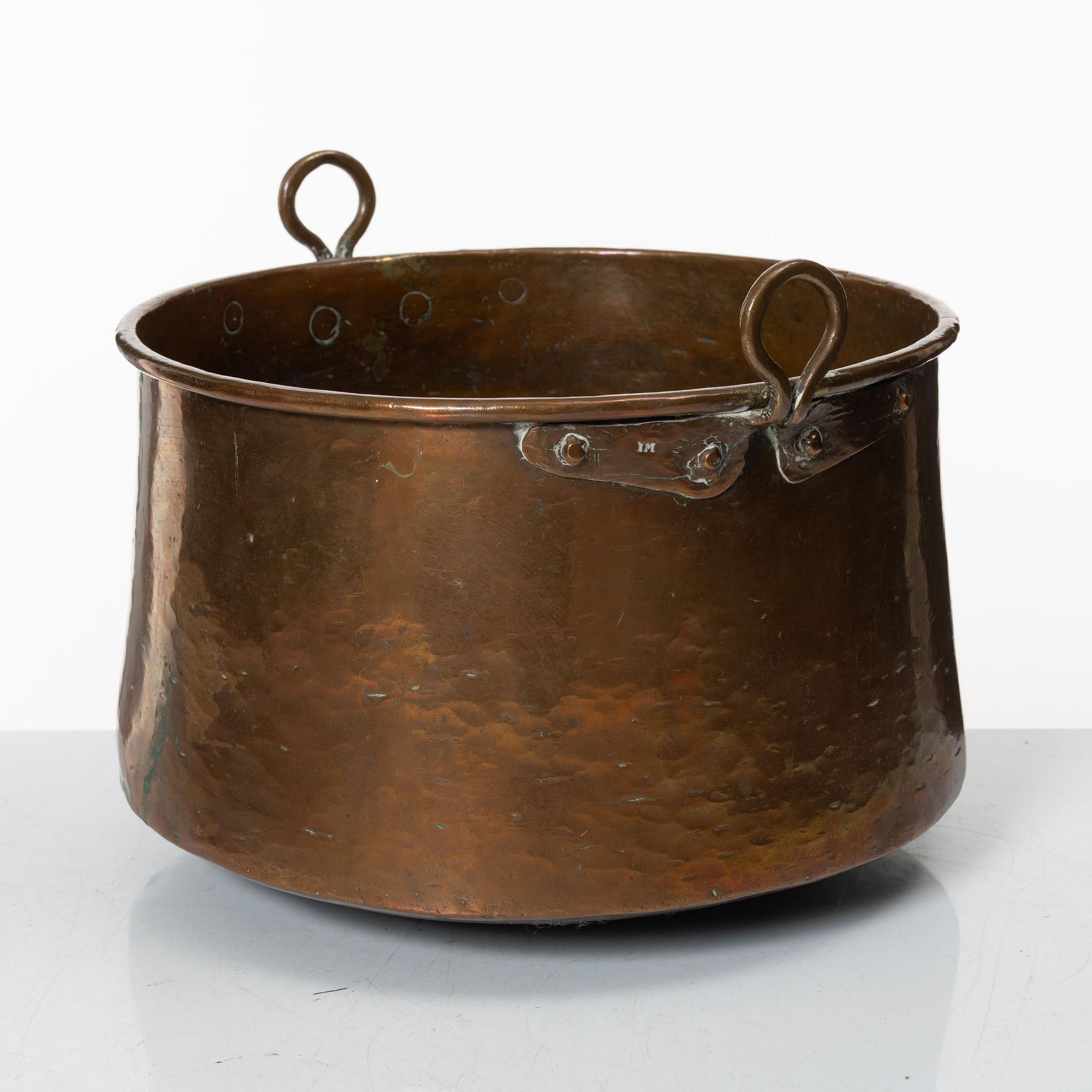 A set of three Swedish copper cauldrons, 18th / early 19th century.