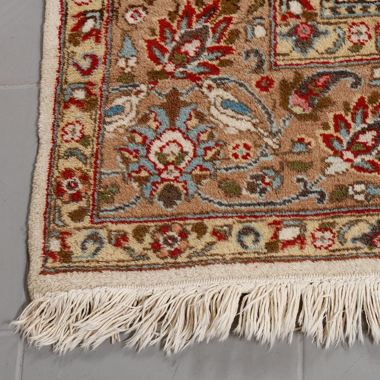 A semi antique Täbriz rug, ca 311 x 208 cm.