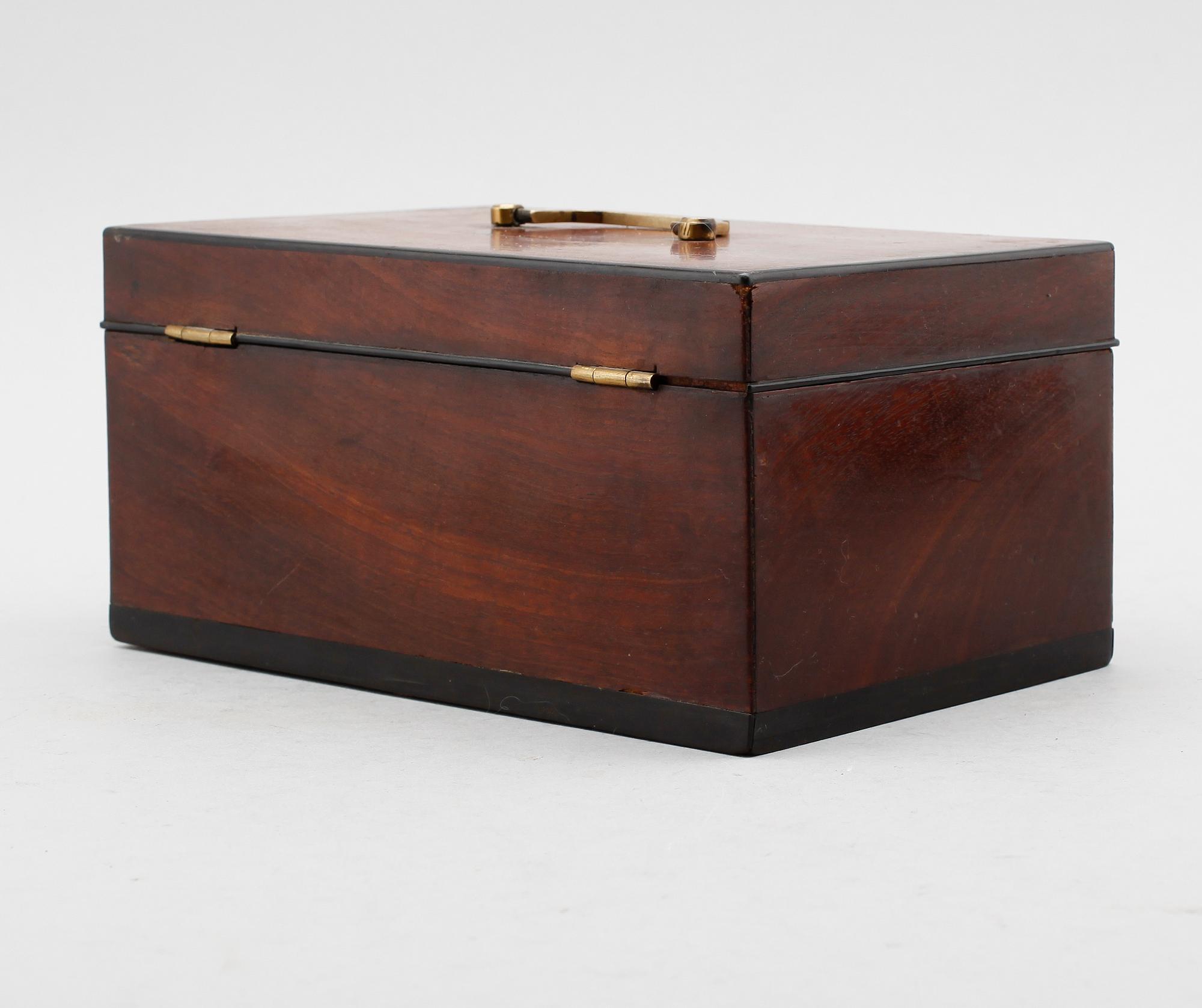 SKRIN, mahogny, 1800-talets första hälft.