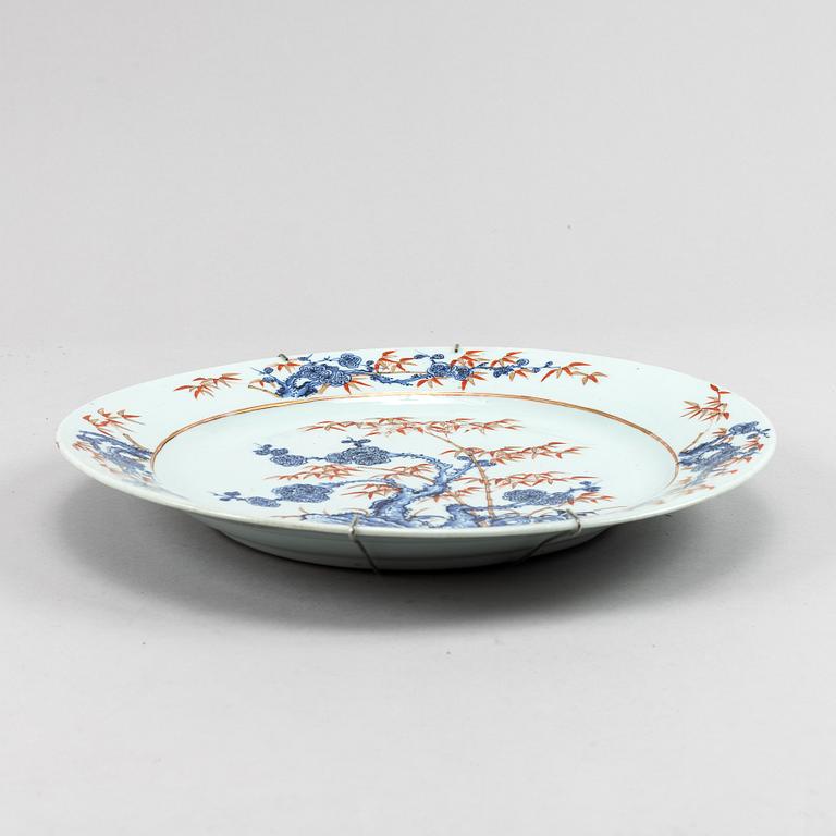An imari dish, Qing dynasty, Qianlong (1736-95).