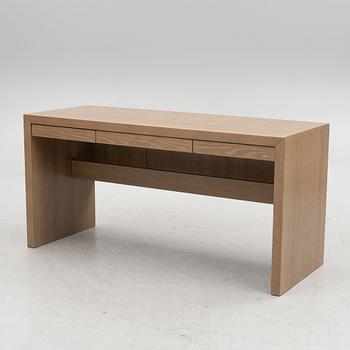 Hellena Hennie, a desk, "Maud", Slettvoll.